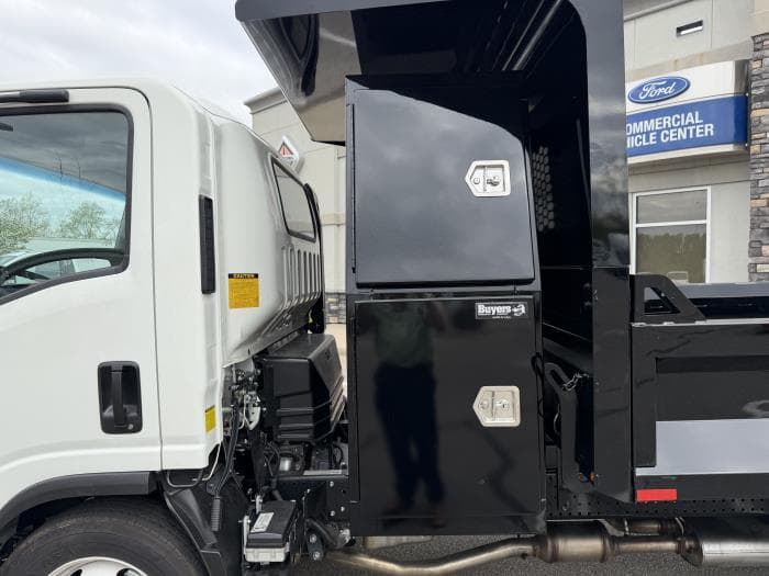 2025 Isuzu NRR in Cincinnati, OH — photo 7