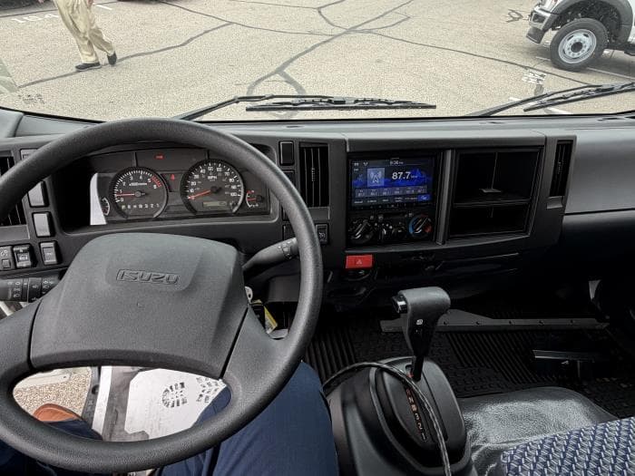 2025 Isuzu NRR in Cincinnati, OH — photo 12