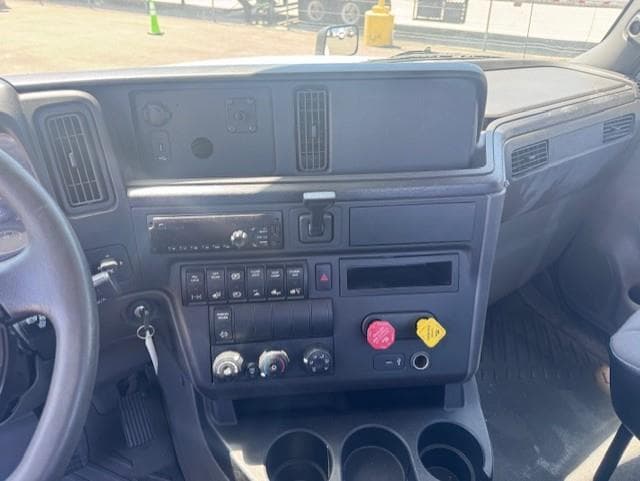 2019 International LT — photo 10