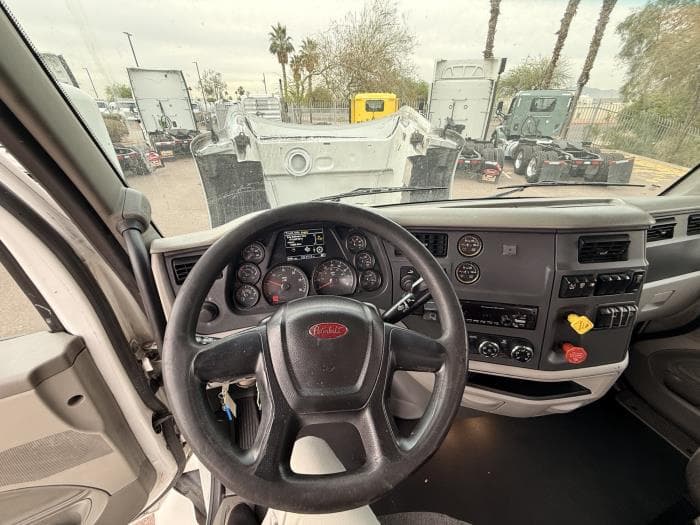 2020 Peterbilt 579 — photo 13