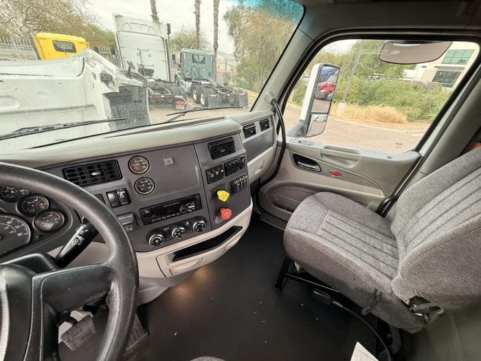 2020 Peterbilt 579 — photo 14