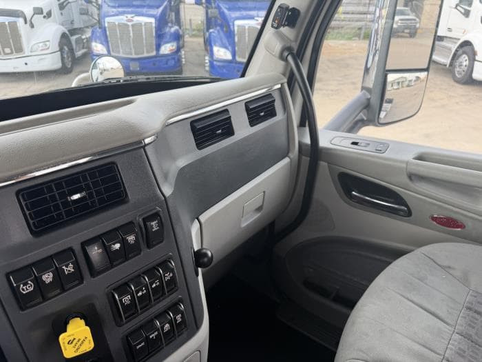 2021 Peterbilt 579 — photo 29