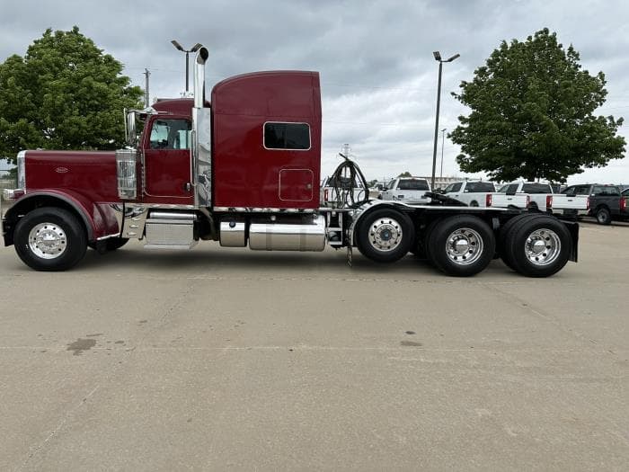 2021 Peterbilt 389 — photo 6