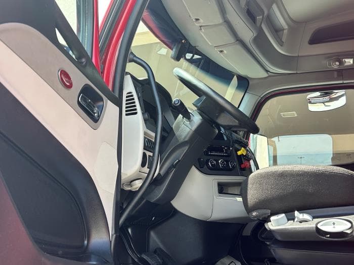 2022 Peterbilt 579 — photo 3