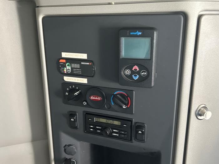 2022 Peterbilt 579 — photo 8