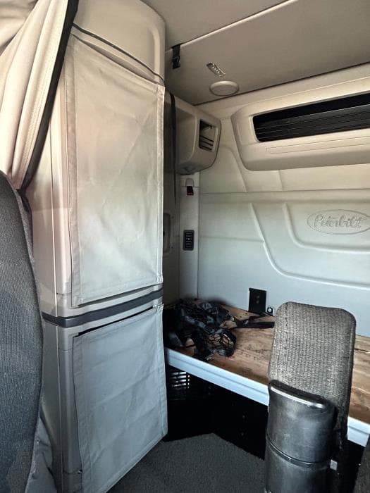 2022 Peterbilt 579 — photo 7