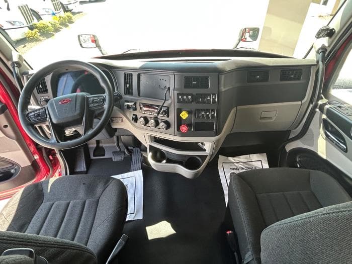2022 Peterbilt 579 — photo 4