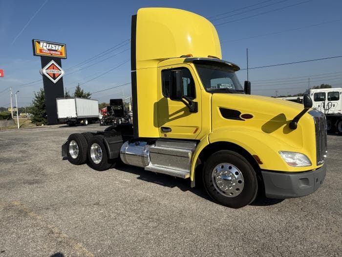 2021 Peterbilt 579 in Pontoon Beach, IL — photo 11