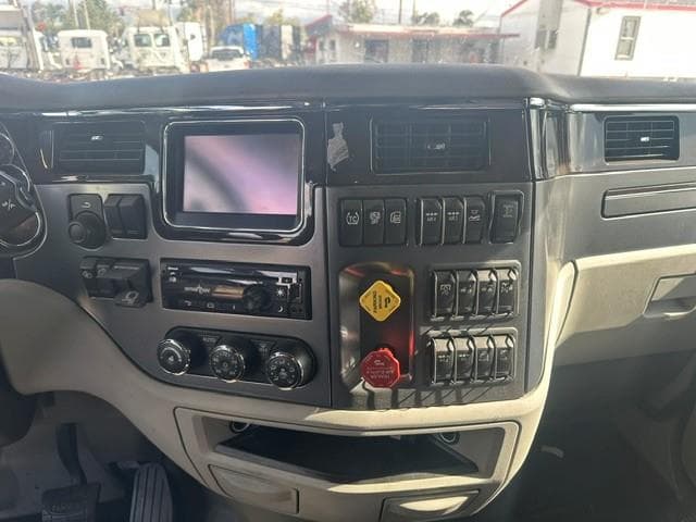 2022 Peterbilt 579 — photo 6