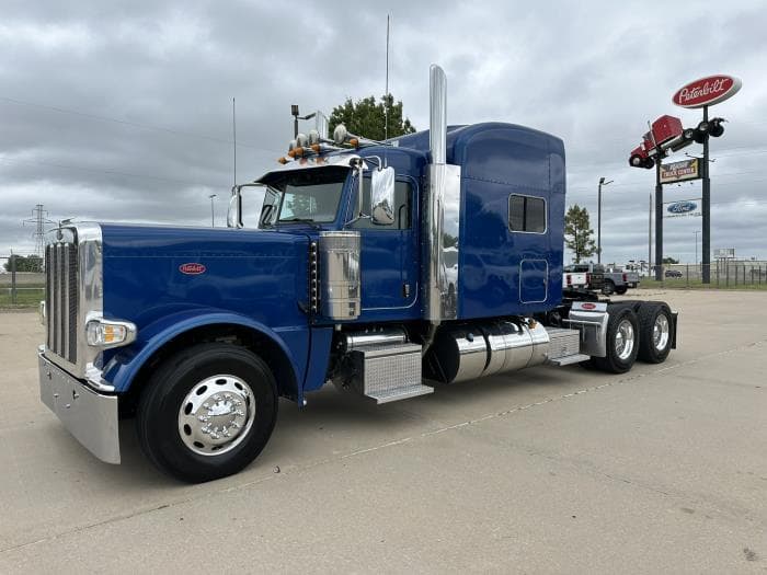 2023 Peterbilt 389 — photo 2