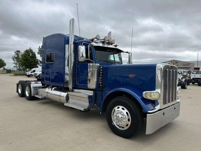 2023 Peterbilt 389 — photo 3