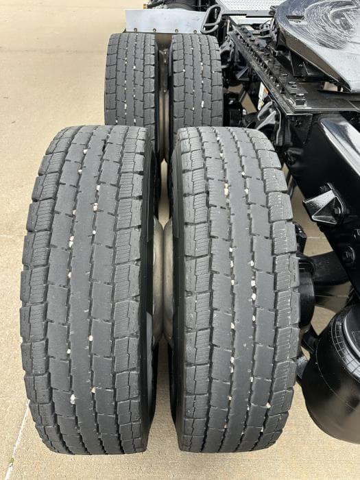 2023 Peterbilt 389 — photo 15