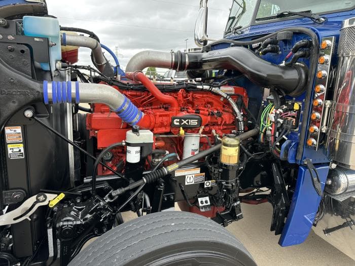 2023 Peterbilt 389 — photo 12