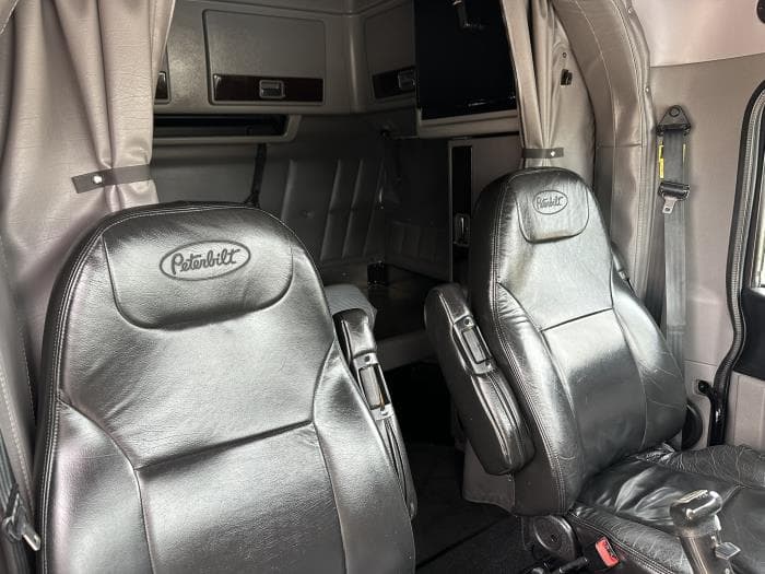 2023 Peterbilt 389 — photo 10