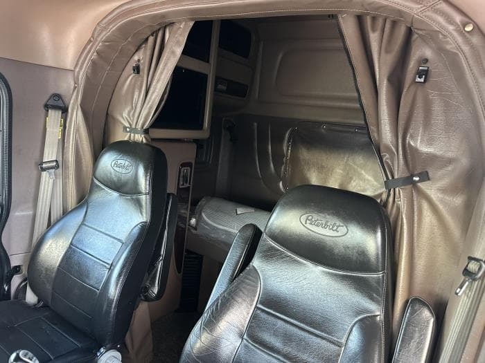 2022 Peterbilt 389 — photo 10