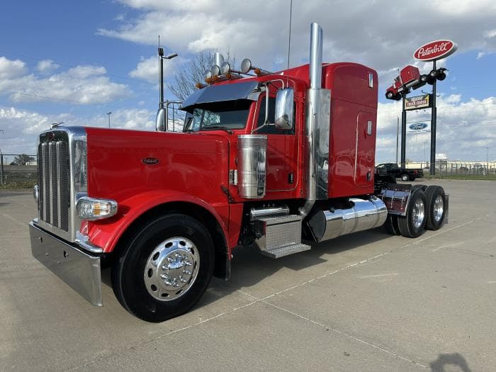 2022 Peterbilt 389 — photo 2