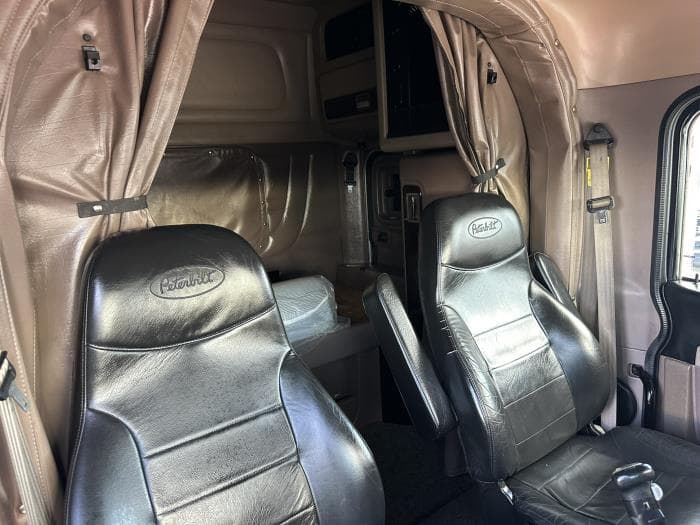 2022 Peterbilt 389 — photo 11