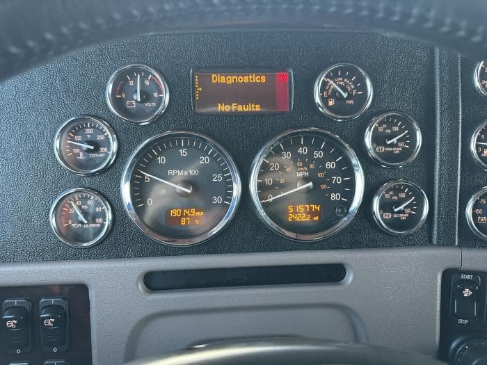 2022 Peterbilt 389 — photo 6