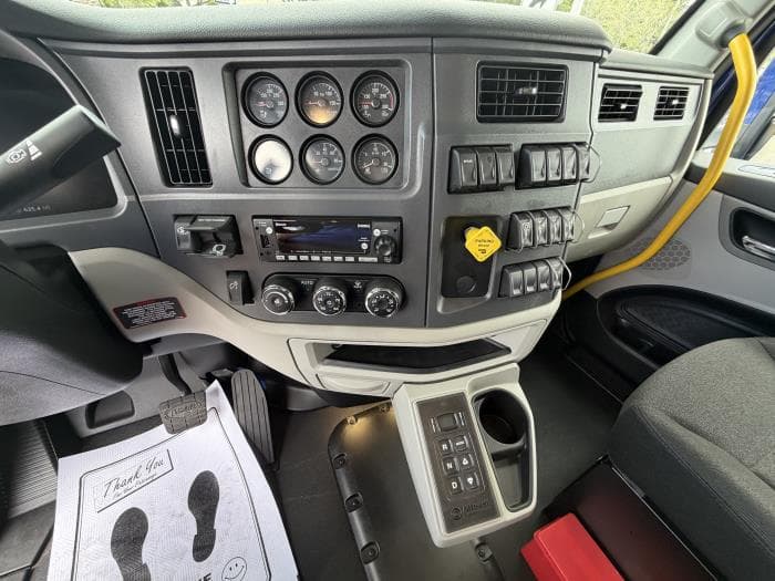 2027 Peterbilt 567 in Orlando, FL — photo 18