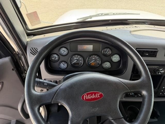 2020 Peterbilt 337 — photo 14