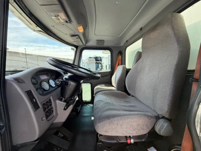 2020 Peterbilt 337 — photo 12