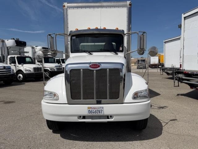 2020 Peterbilt 337 — photo 3