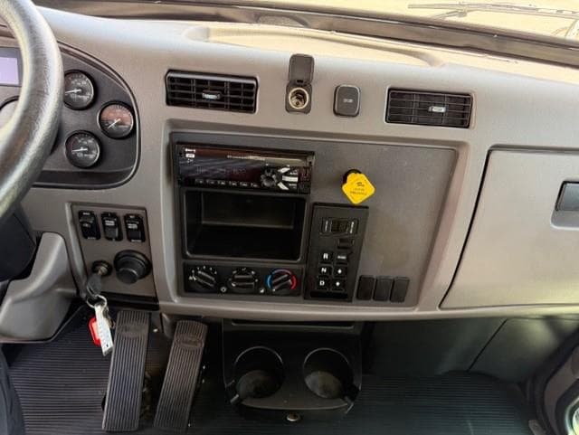 2020 Peterbilt 337 — photo 13