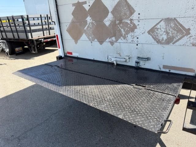 2020 Peterbilt 337 — photo 8
