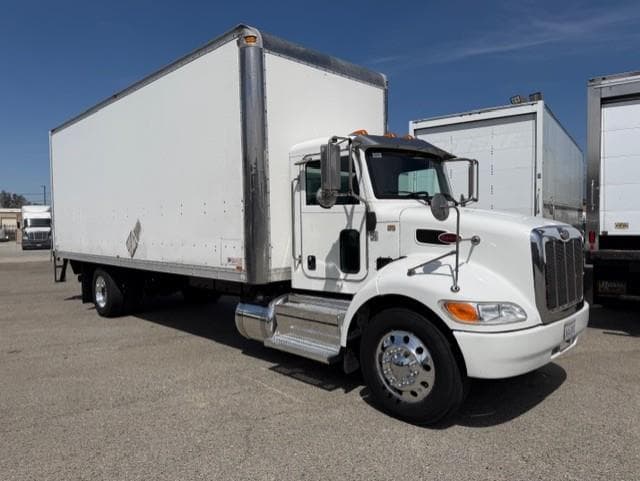 2020 Peterbilt 337 — photo 4
