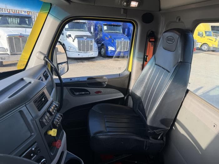2023 Peterbilt 579 — photo 25