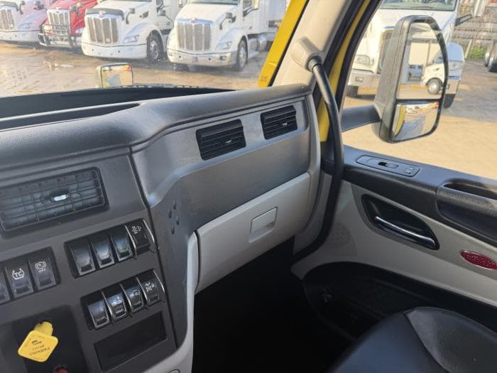 2023 Peterbilt 579 — photo 28
