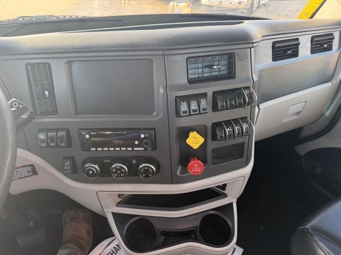 2023 Peterbilt 579 — photo 29