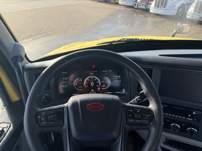 2023 Peterbilt 579 — photo 30