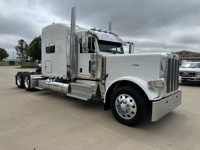 2023 Peterbilt 389 — photo 3