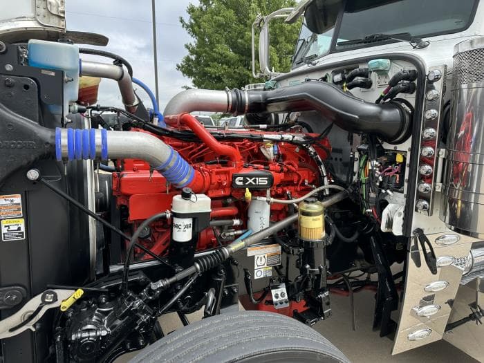 2023 Peterbilt 389 — photo 16