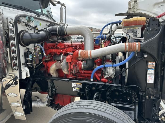 2023 Peterbilt 389 — photo 17