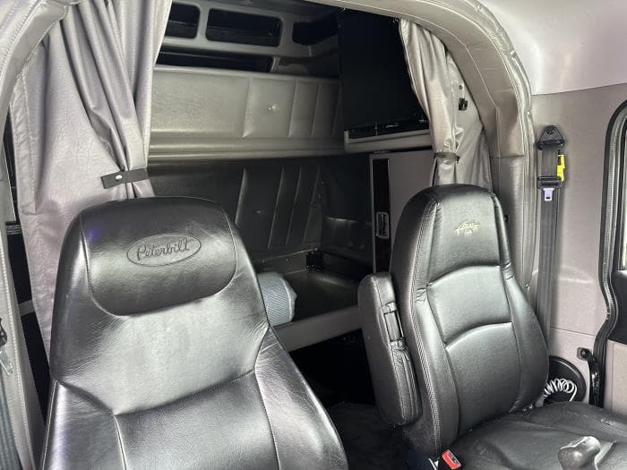 2023 Peterbilt 389 — photo 13