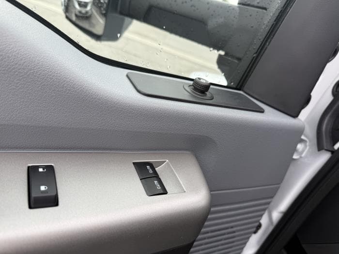 2027 Ford F-750 — photo 12