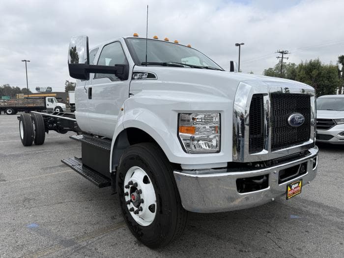 2027 Ford F-750 — photo 5