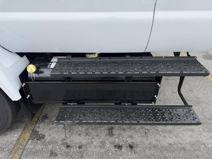 2027 Ford F-750 — photo 7