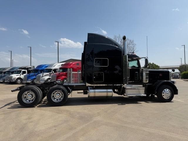 2022 Peterbilt 389 — photo 9