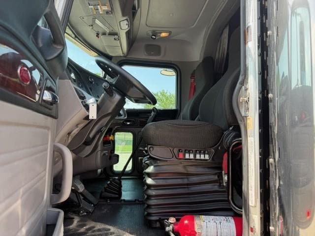 2022 Peterbilt 389 — photo 23
