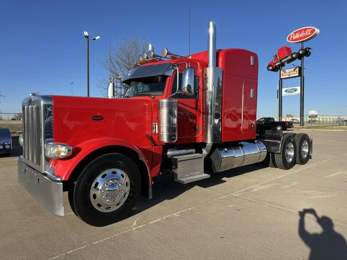 2022 Peterbilt 389 — photo 2