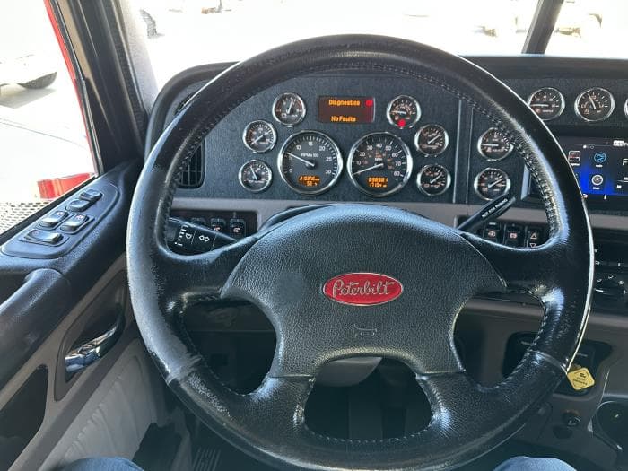2022 Peterbilt 389 — photo 7