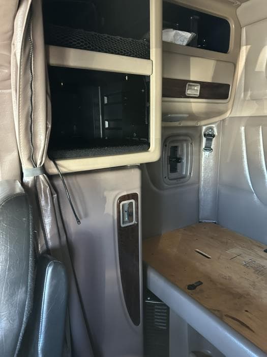 2022 Peterbilt 389 — photo 11