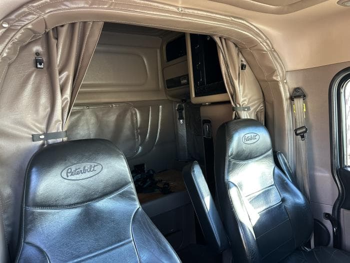 2022 Peterbilt 389 — photo 10