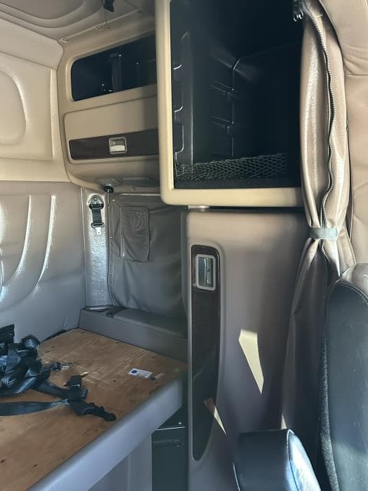 2022 Peterbilt 389 — photo 12