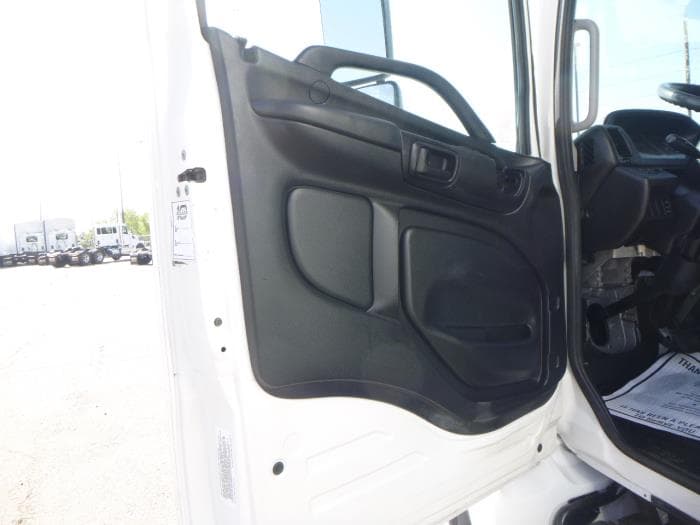 2020 Hino 268 — photo 14