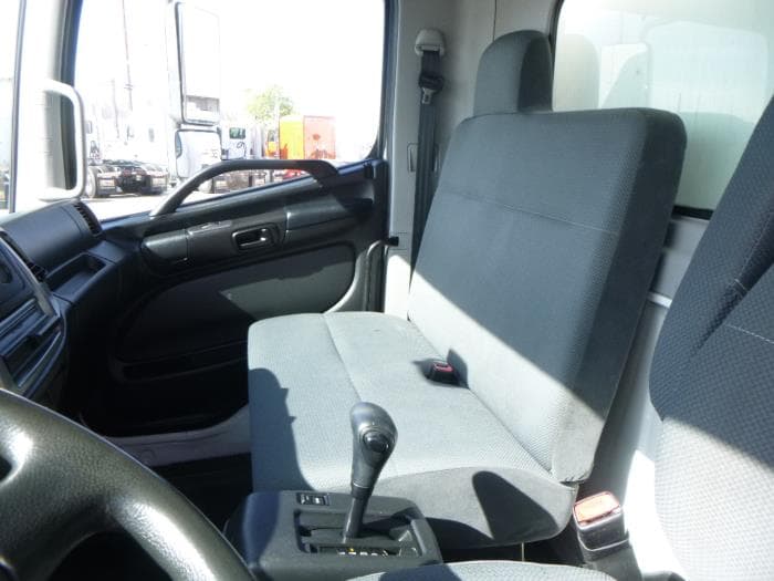 2020 Hino 268 — photo 17