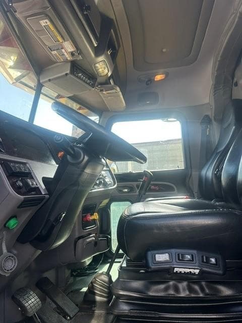 2024 Peterbilt 389 — photo 2